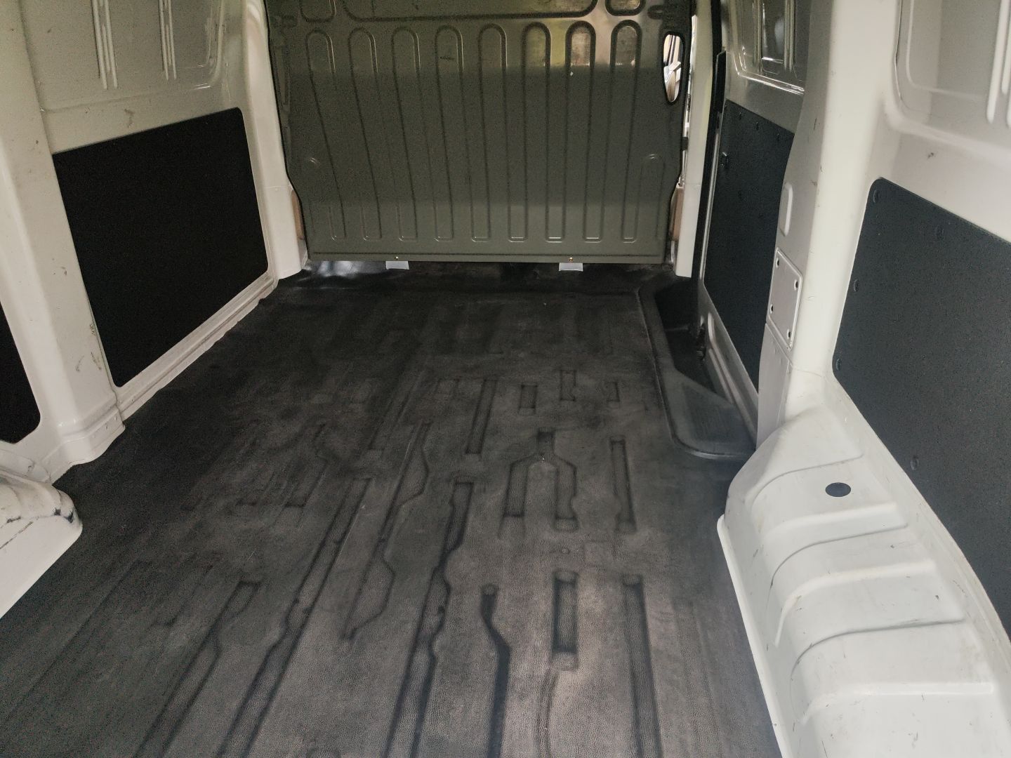 Used CHANGAN KAICHENG Ruixing EM60 2023 All-Electric Van 4525 mm Long Flat Roof with Side Doors 2 Seats 60 kW 38.7 kWh
