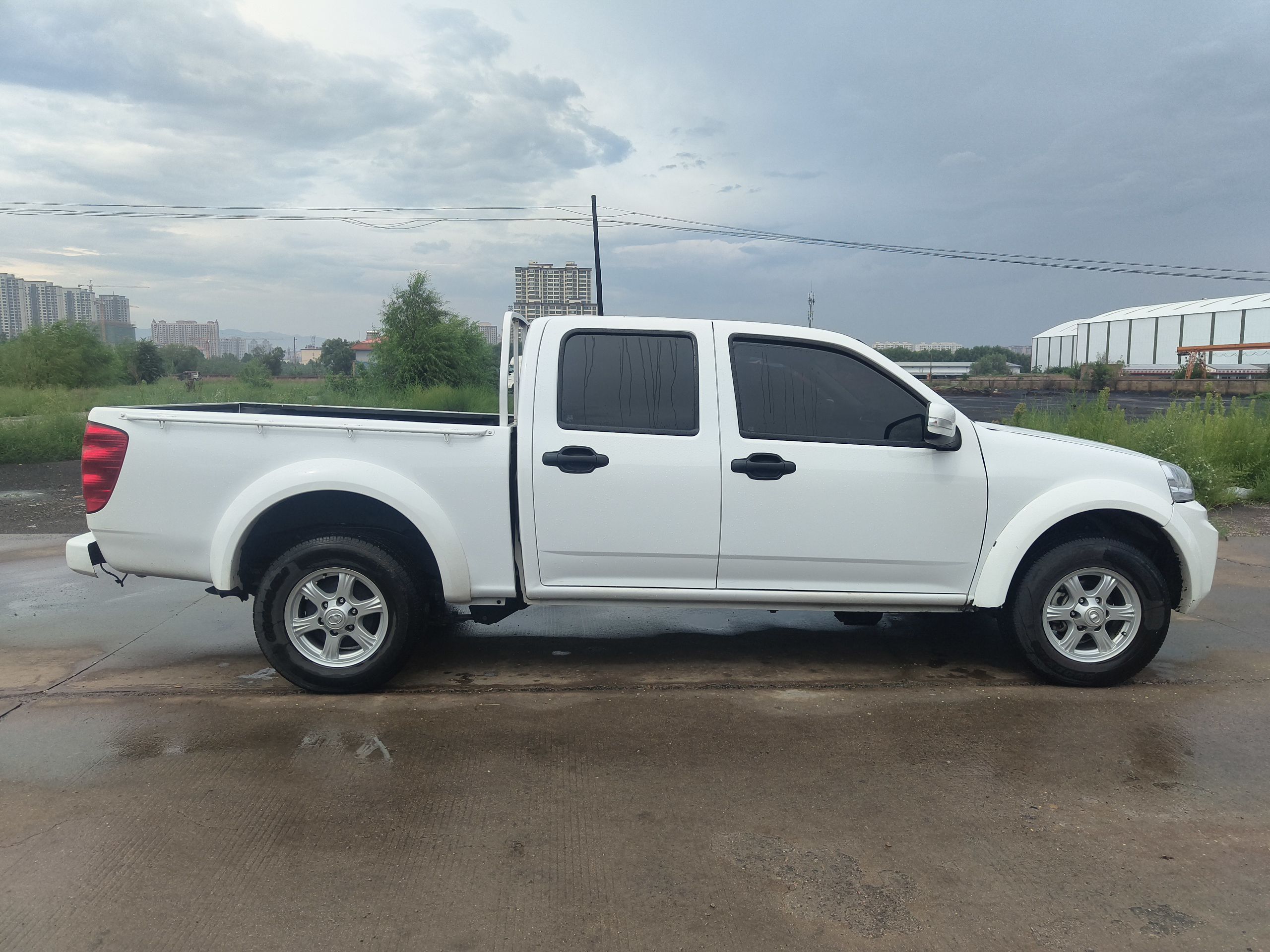 Used Great Wall Wingle 5 2023 2.4L Gasoline Two-Wheel-Drive Entry-Level Model with Long Cargo Bed
