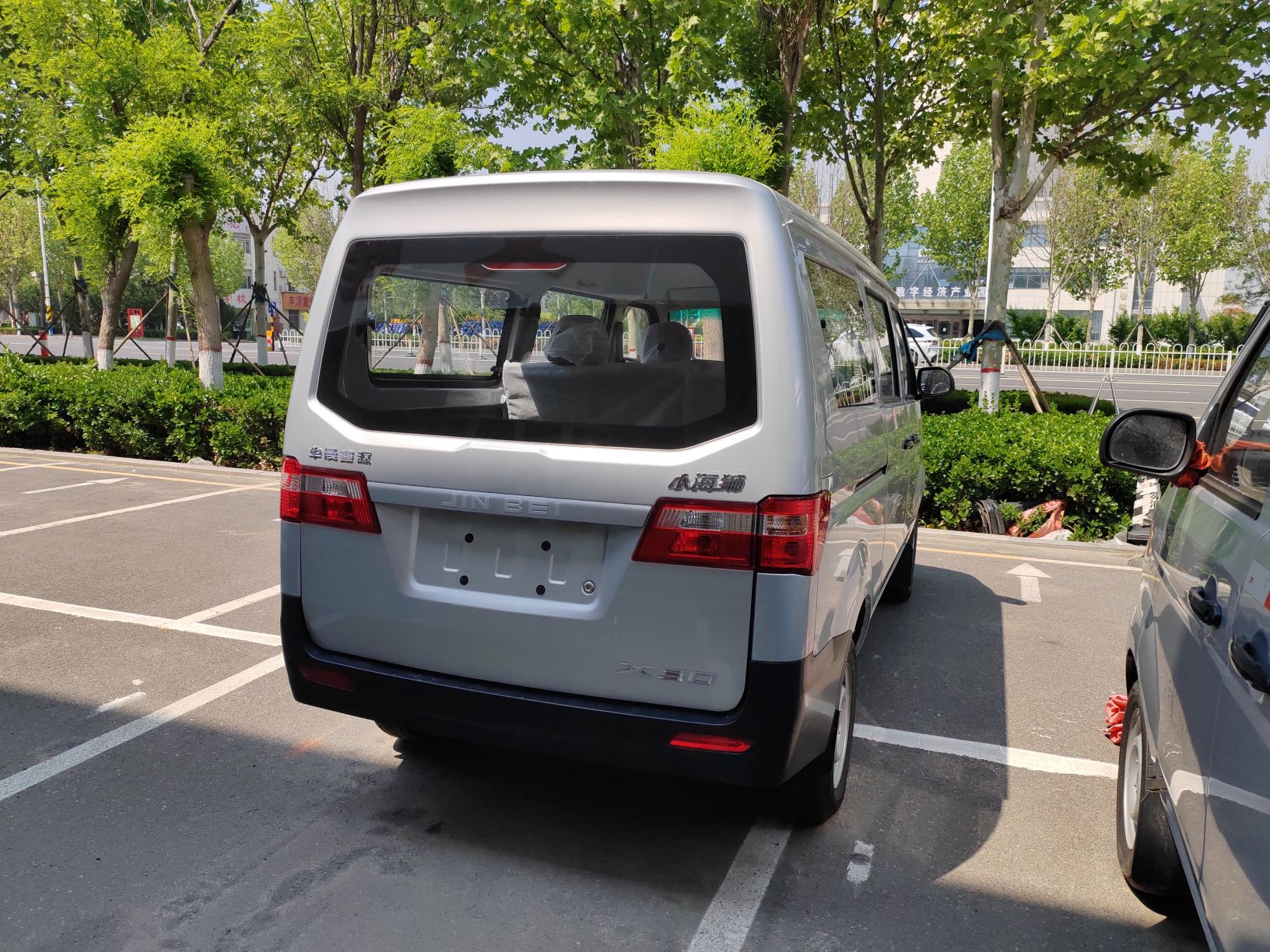 Used Jinbei Hiace X30 2024 1.5L Wealthy-Style Passenger Van 5/6/7 Seater
