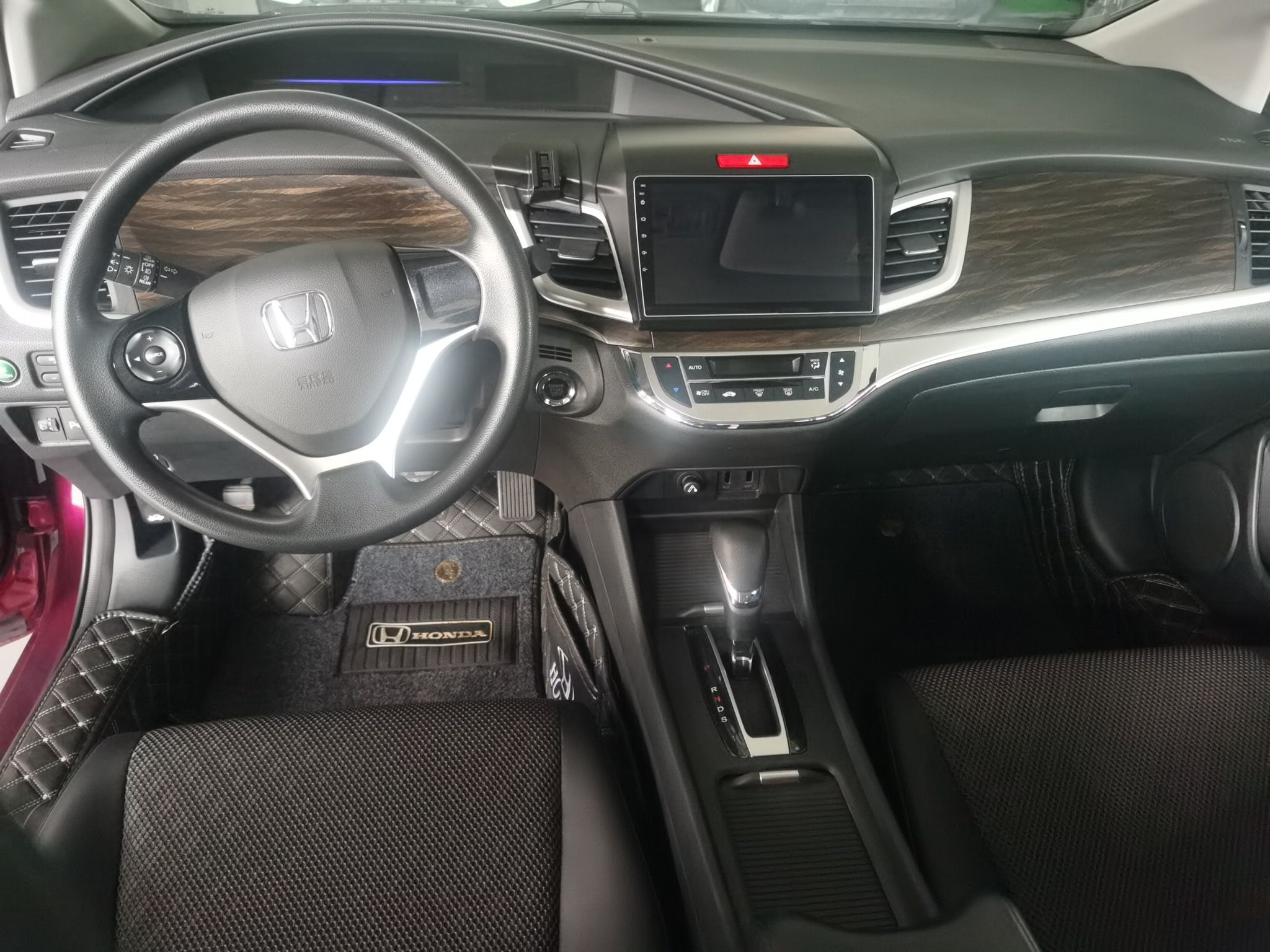 Used Honda Jade 2017 1.8L automatic Comfort version 5 seats Interior 3