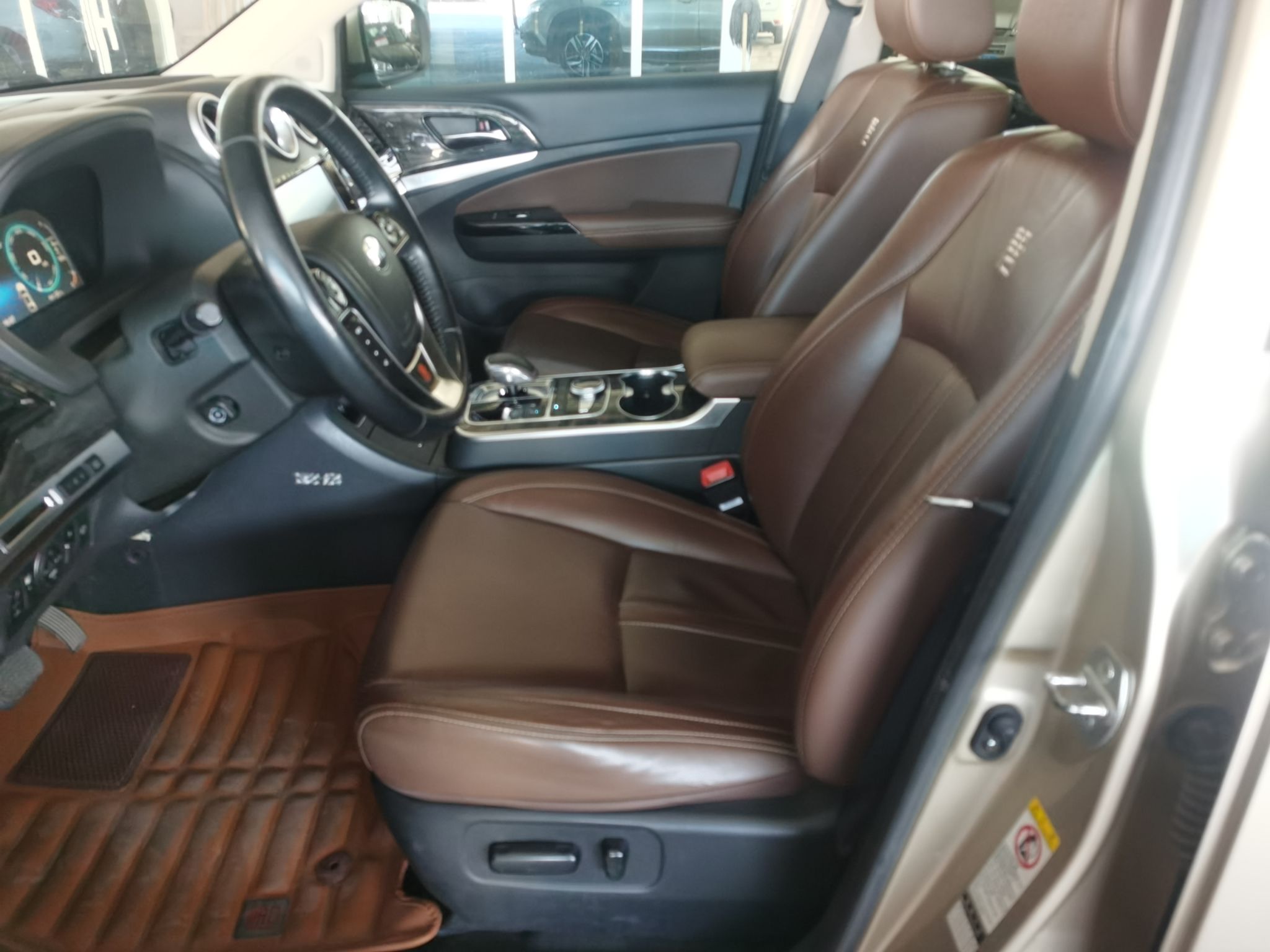 Used BYD Tang New Energy 2015 2.0T Four-Wheel-Drive Flagship Model Interior 1