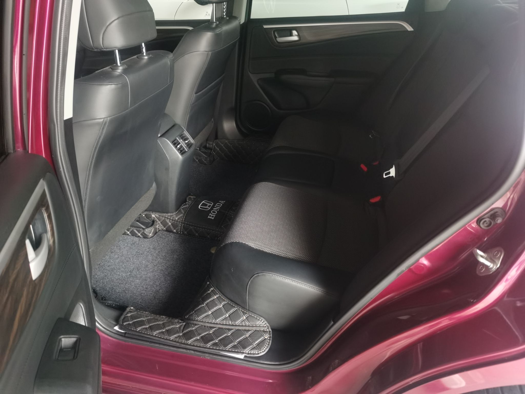 Used Honda Jade 2017 1.8L automatic Comfort version 5 seats Interior 1