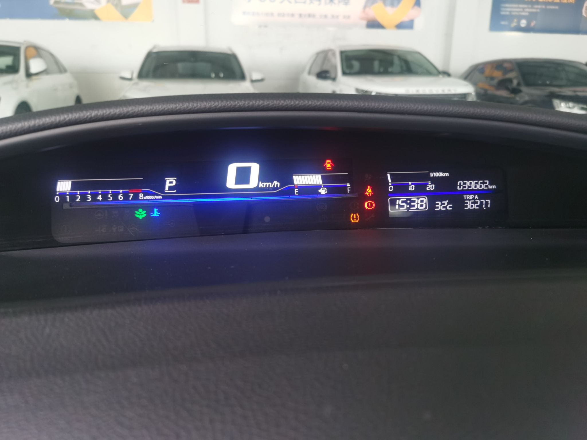 Used Honda Jade 2017 1.8L automatic Comfort version 5 seats Odometer Close Up